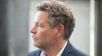 Robert Habeck hat nach wachsender Kritik Änderungen bei der geplanten Gasumlage angekündigt.
