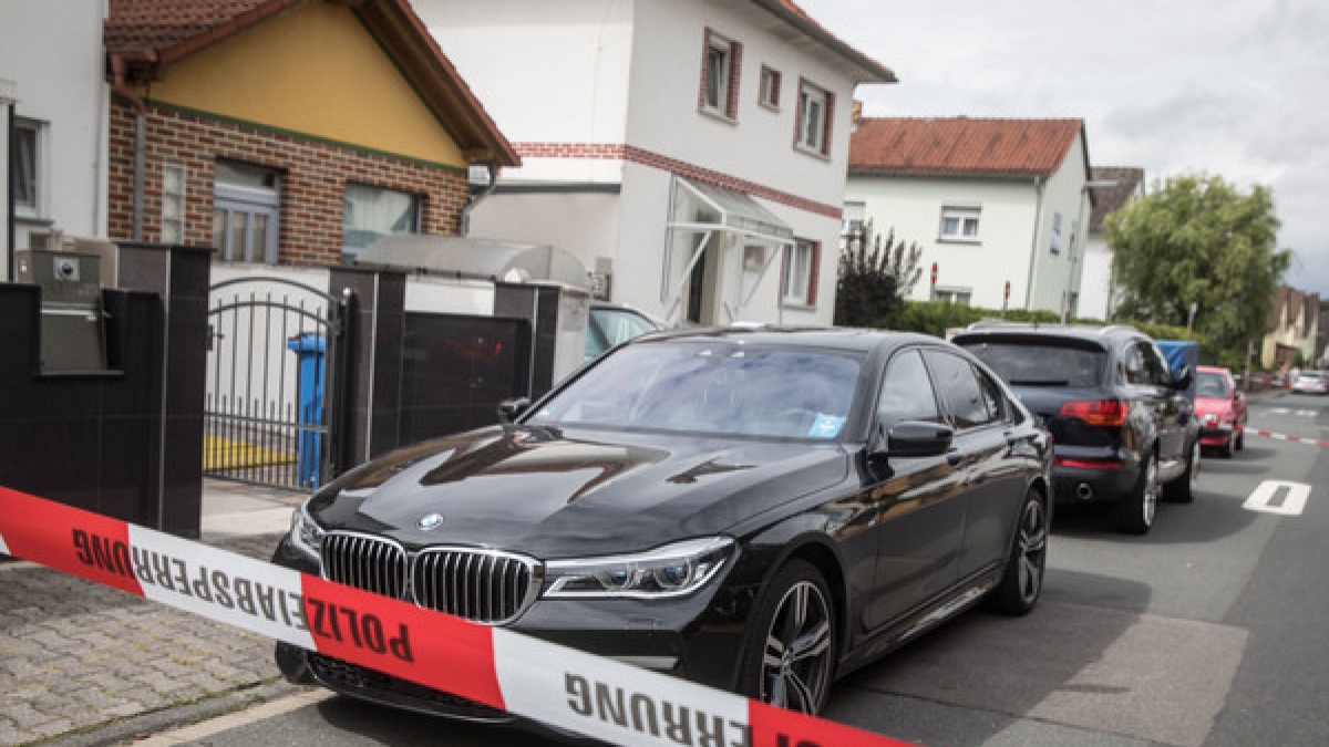 Die Polizei fahndet nach einem M&ouml;rder, der einen Familienvater auf offener Stra&szlig;e erschoss. (Foto)