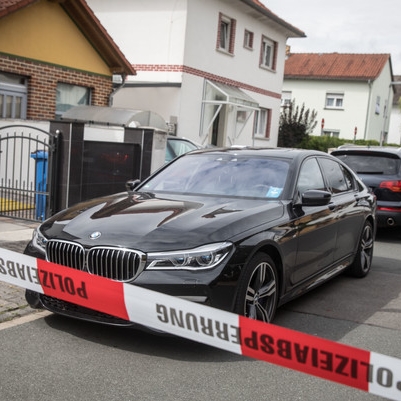 Kind (2) muss Mord an Vater ansehen - Polizei fahndet