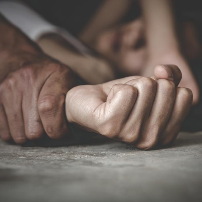 Mann (24) vergewaltigt Mädchen (12) auf Behindertentoilette
