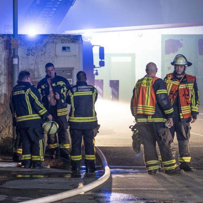 Großbrand in Recyclingfirma! 70 Tonnen Batterien und Akkus entfachen Mega-Feuer