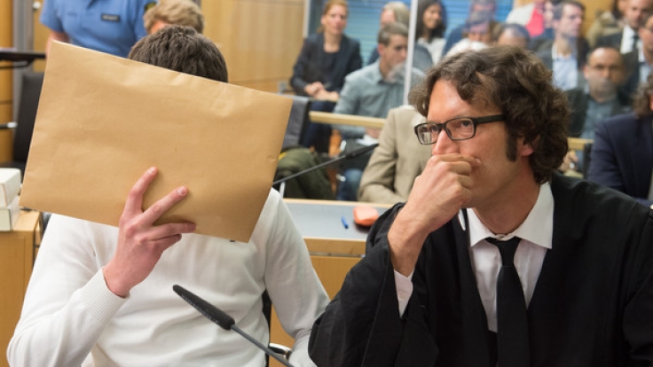 Sanel M., der Schläger von Tugce, wird für acht Jahre nach Serbien abgeschoben.
