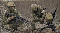 Ein russischer Panzer soll über ein Fahrzeug mit Putin-Soldaten gefahren sein (Symbolbild).