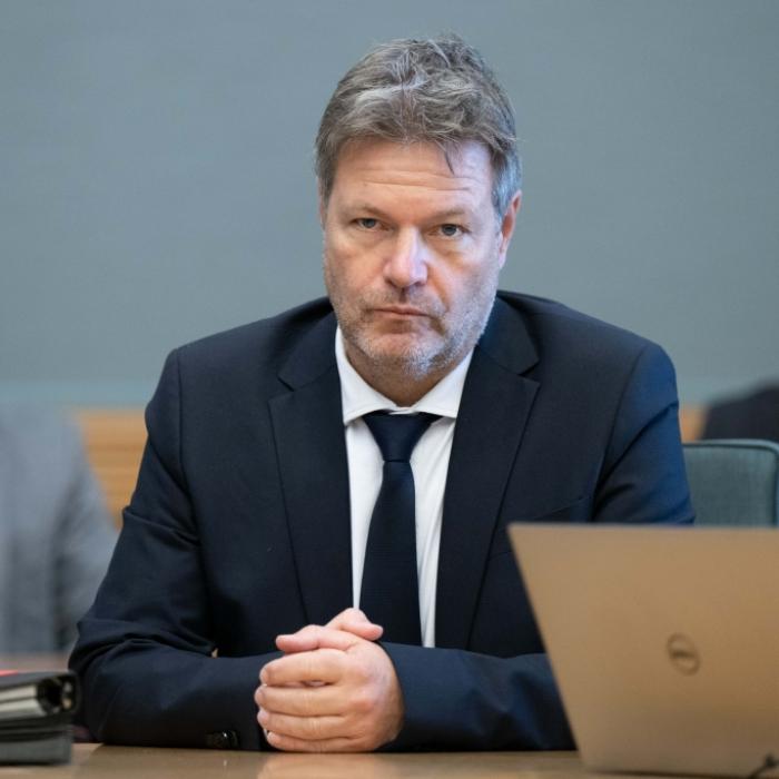 Herausgabe von Unterlagen verweigert, Klage eingereicht! Was hat er zu verbergen?