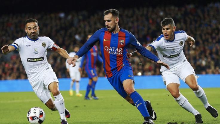Paco Alcácer (M.) könnte schon bald für den BVB kicken.