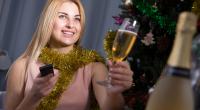 Das TV-Programm zu Silvester ist voll mit Highlights, die den Jahreswechsel unterhaltsam begleiten.