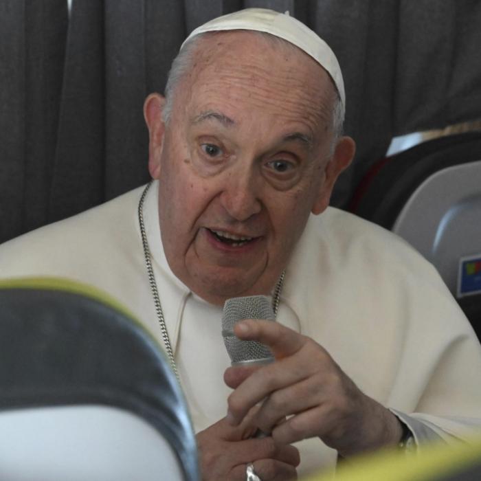 Wegen Unterstützung für LGBT-Personen! Putin-Hetzer wirft Papst Blasphemie vor