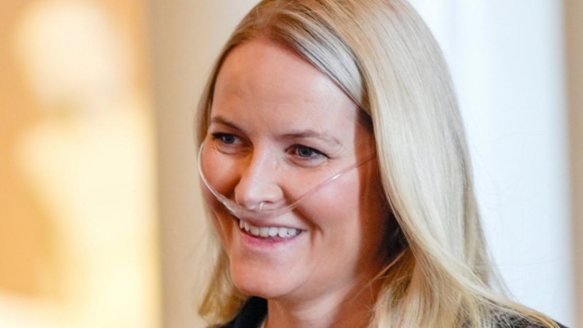 K&ouml;nigin Mette-Marit (53) wird laut Medizinern nie wieder ein Leben f&uuml;hren, wie sie es fr&uuml;her einmal getan hat. Dennoch gibt es gute Chancen der Genesung. (Foto)