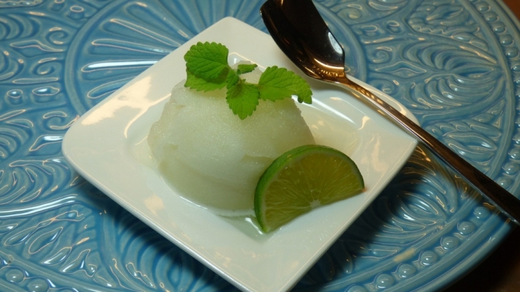 Mit einem erfrischenden Zitronensorbet schließt das 3-Gänge-Menü ab.