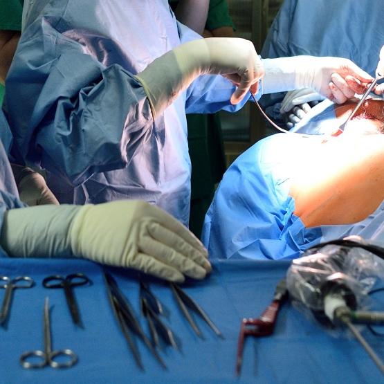 Unglaublich! Frau lebt jahrelang mit 34-Kilo-Tumor im Bauch