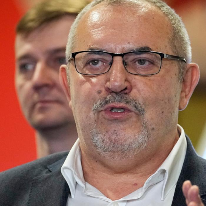 Russen stehen Schlange für ihn! Dieser Kriegsgegner will Putin absetzen