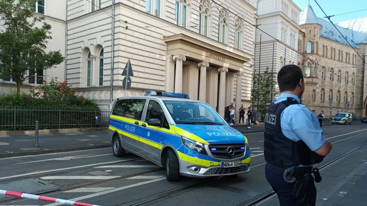 Vor dem Bonner Landgericht ist ein abgetrennter menschlicher Kopf gefunden worden. (Foto)