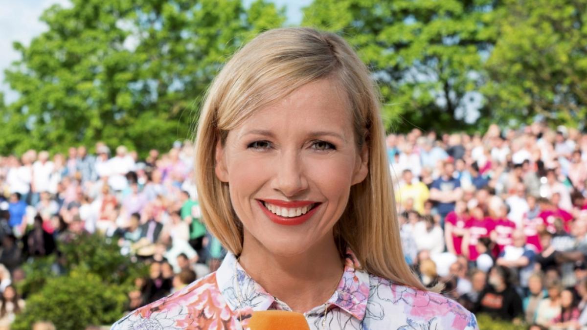 Andrea Kiewel schockte wieder die Zuschauer im "ZDF Fernsehgarten". (Foto)