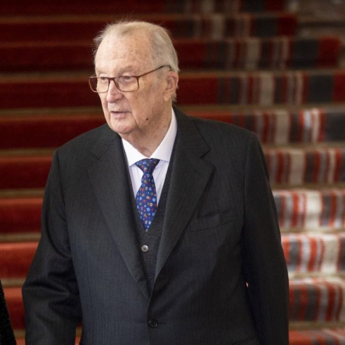Royals-Fans in Sorge! Monarch ins Krankenhaus eingeliefert