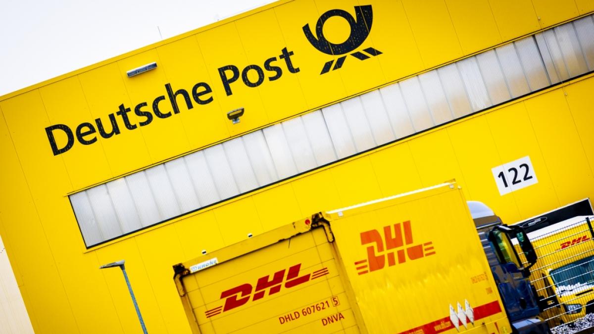 Die Verbraucherzentrale warnt vor einer Betrugsmasche im Namen von DHL. (Foto)