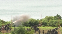 Das taiwanesische Militär führt Artillerieübungen aus.