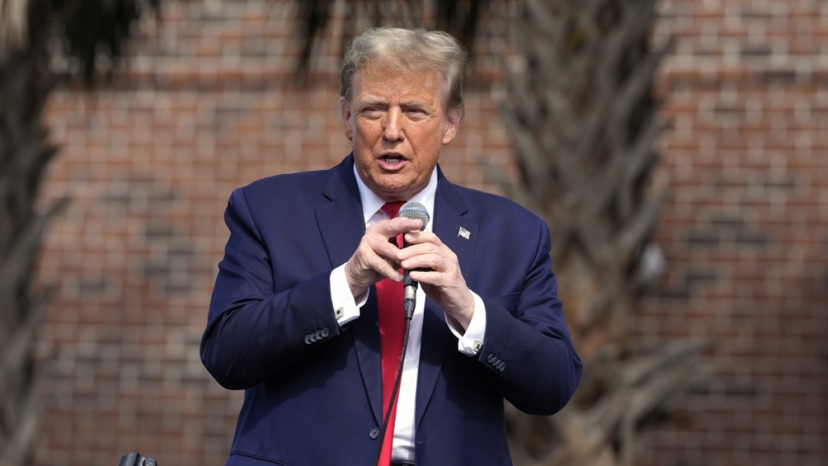 Donald Trump zittert vor einer m&ouml;glichen neuen Konkurrentin im Rennen um das US-Pr&auml;sidentschaftsamt. (Foto)