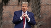 Donald Trump zittert vor einer möglichen neuen Konkurrentin im Rennen um das US-Präsidentschaftsamt.