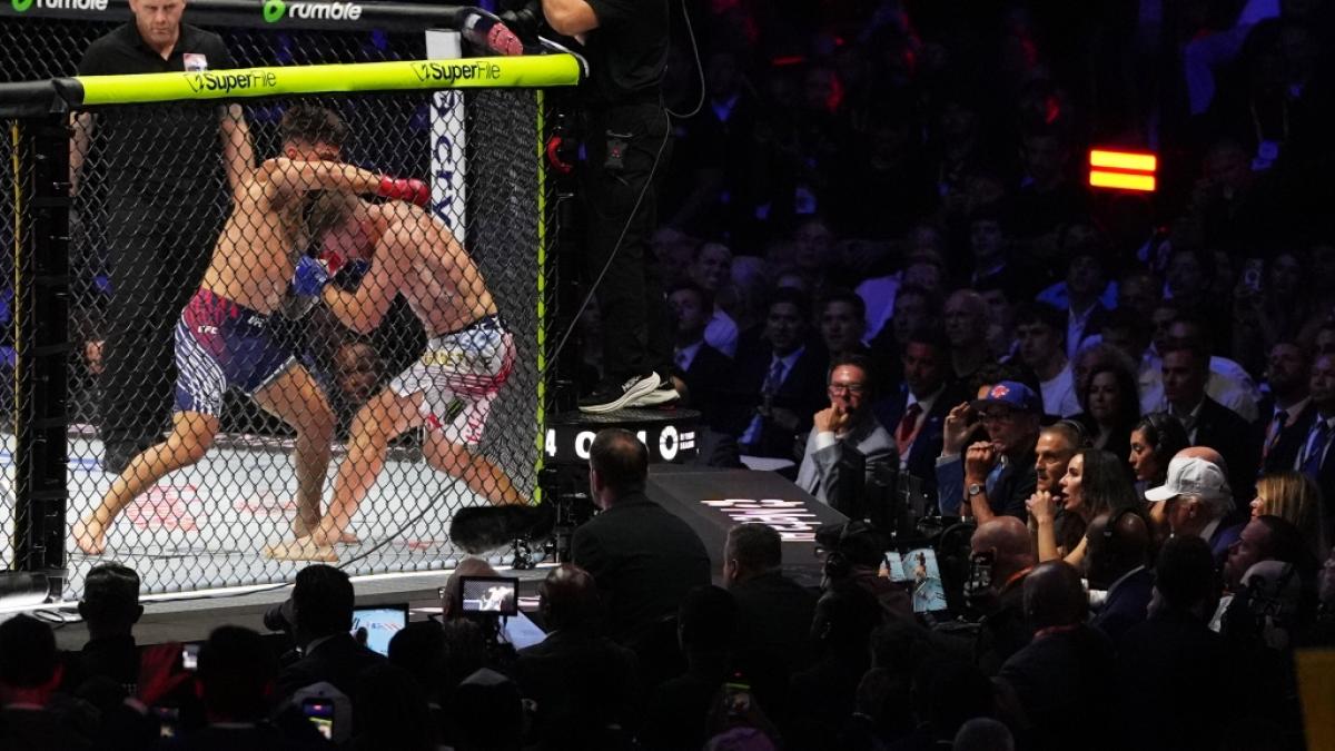 Fliegende F&auml;uste im Wei&szlig;en Haus: Donald Trump verfolgte das UFC-Spektakel an seinem 80. Geburtstag aus n&auml;chster N&auml;he. (Foto)