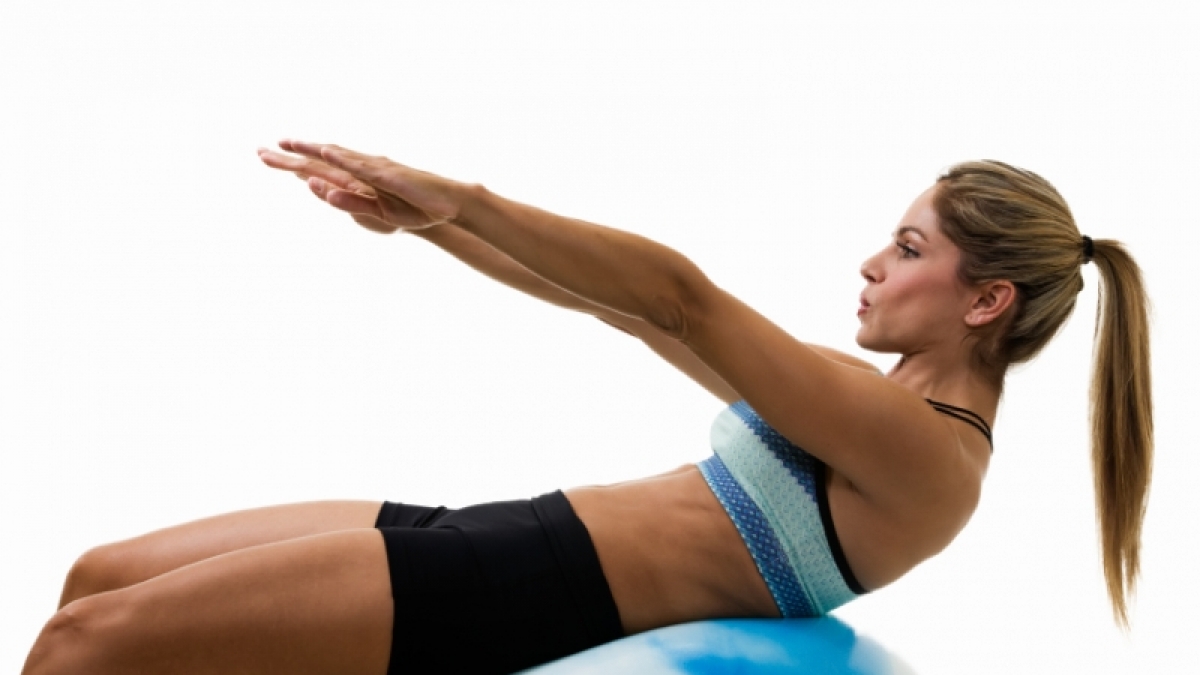 Fitness&uuml;bungen sollen Spa&szlig; machen, nur so bleibt man am Ball und kommt dem Ziel einer strafferen Figur n&auml;her und n&auml;her. (Foto)