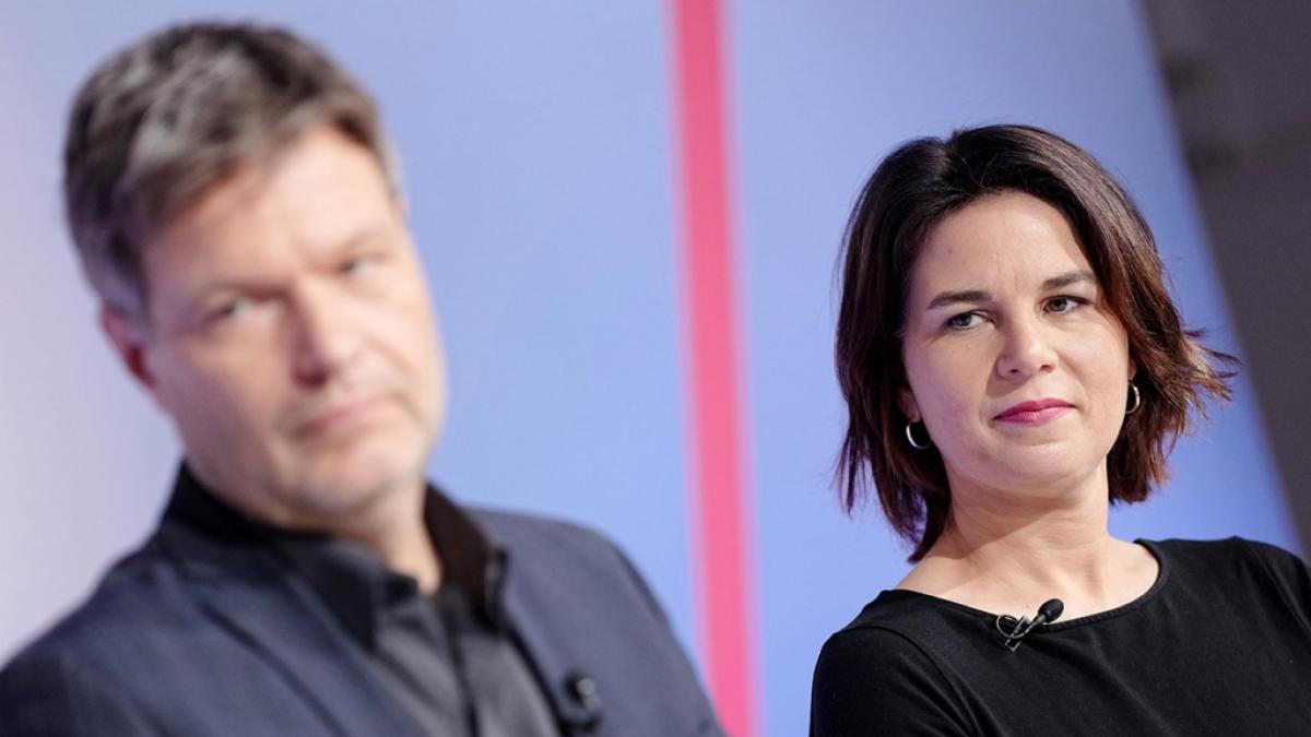 Freut sich Annalena Baerbock &uuml;ber Habecks Absturz? (Foto)