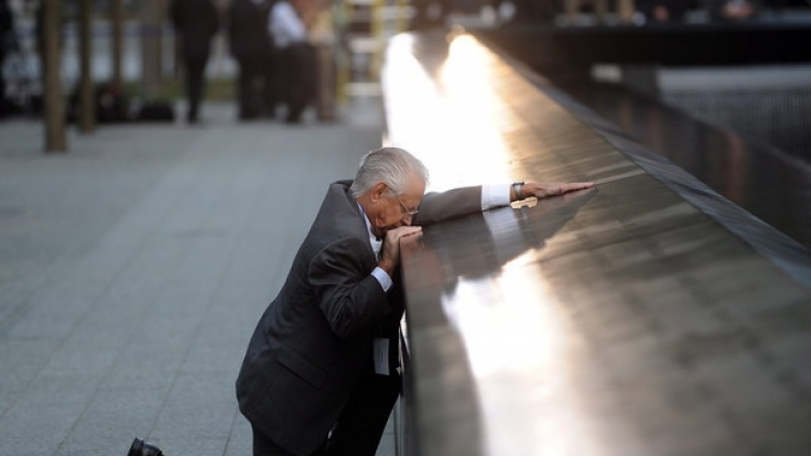 Robert Peraza verlor seinen Sohn Robert David Peraza. Dieser starb am 11. September 2001 im Nordturm des World Trade Centers.
