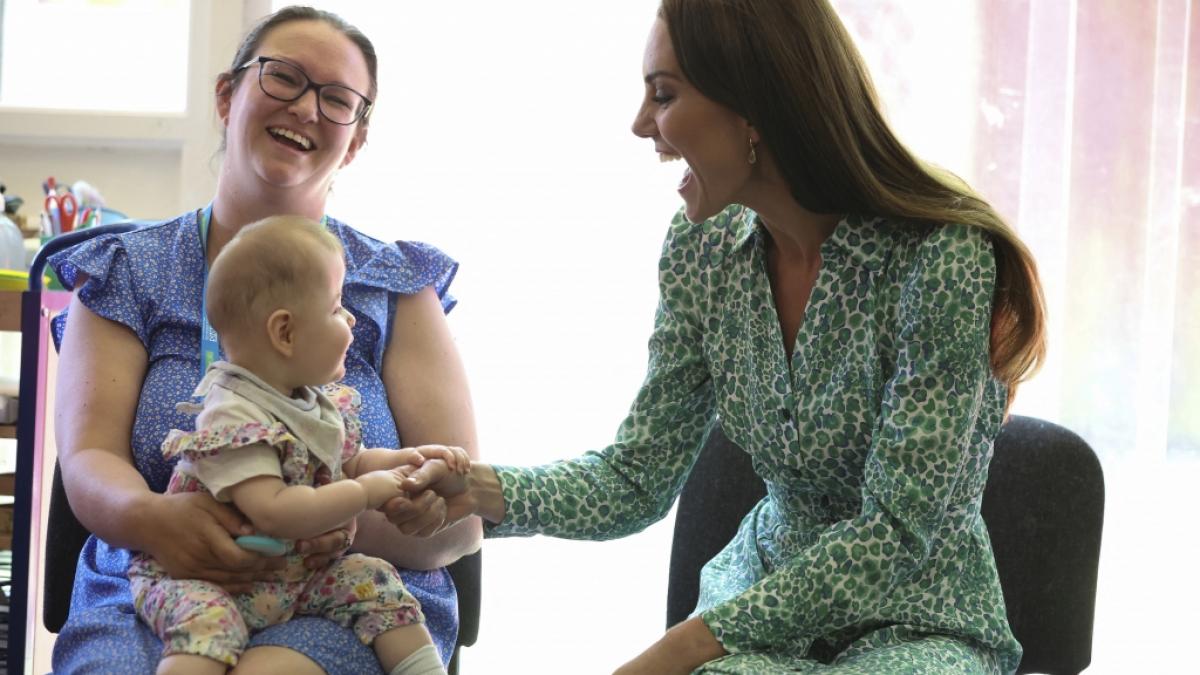 Dass sich Prinzessin Kate in der Gegenwart von kleinen Kindern am wohlsten f&uuml;hlt, ist nicht zu &uuml;bersehen. (Foto)
