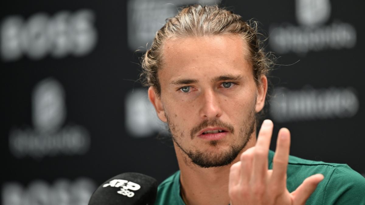 Nach dem Wimbledon-Aus sprach Tennis-Profi Alexander Zverev offen &uuml;ber mentale Probleme. Sein Bruder ist &uuml;berrascht von den Aussagen. (Foto)