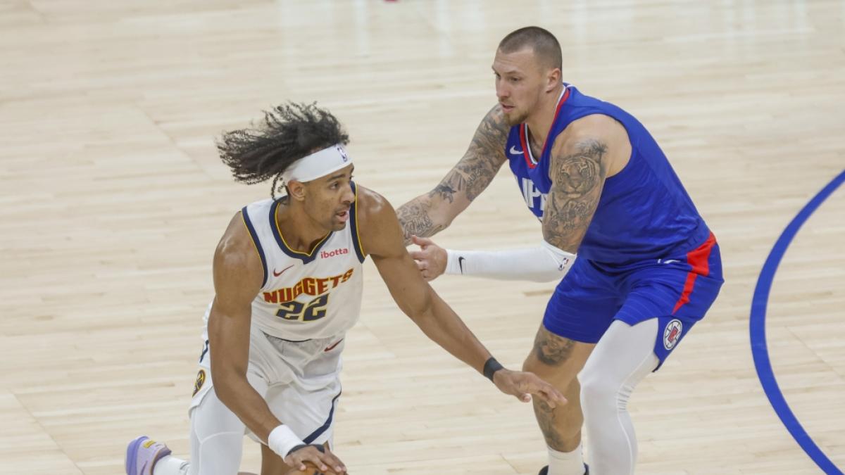 Zeke Nnaji (l) von den Denver Nuggets trippelt den Ball, am 27.11.2023. (Symbolbild) (Foto)