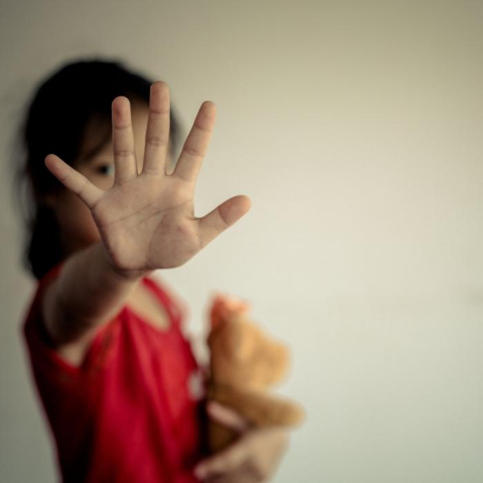 Mädchen (14) nach Gruppenvergewaltigung angezündet