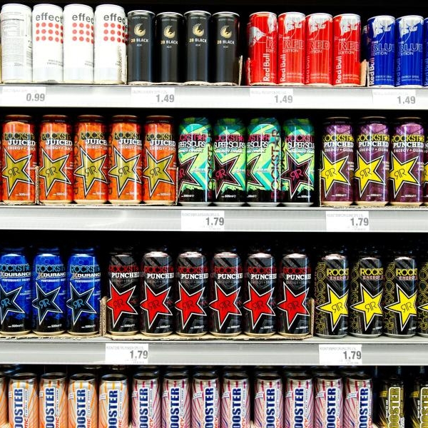 Herzinfarkte nach Energy Drinks! 19-Jährige überlebt knapp