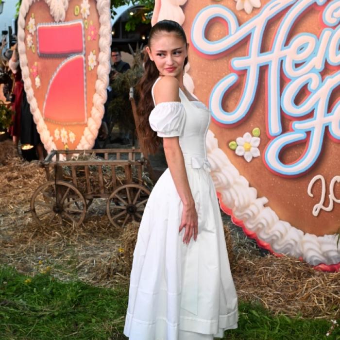 Dirndl-Ausblick wird international gefeiert - Model-Tochter mit Stil
