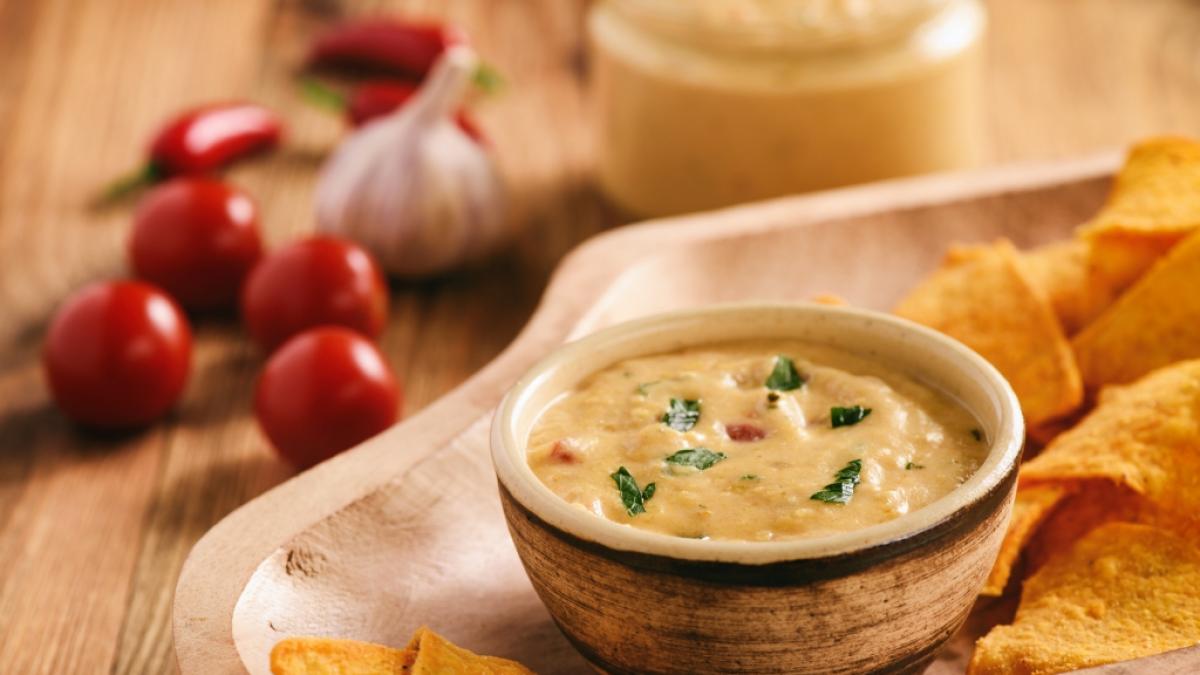 Wegen Verunreinigung durch Glassplitter musste Aldi einen Dip zur&uuml;ckrufen.&nbsp; (Foto)