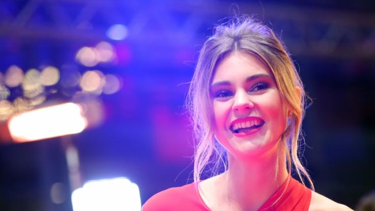 Stefanie Giesinger genießt die Sonne in Berlin.