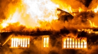 Beim Brand eines Mehrfamilienhauses in Reisbach sind drei Frauen und ein Baby gestorben.