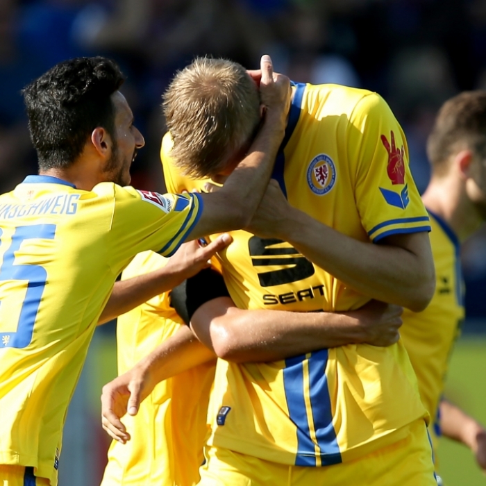 Erfolg für Eintracht Braunschweig! Hannover 96 kann  nicht überzeugen