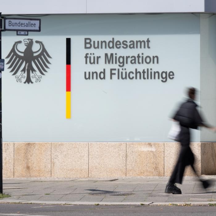 Keine Kontrolle, hohe Ausgaben! Asyl-Behörde versagt bei Integration
