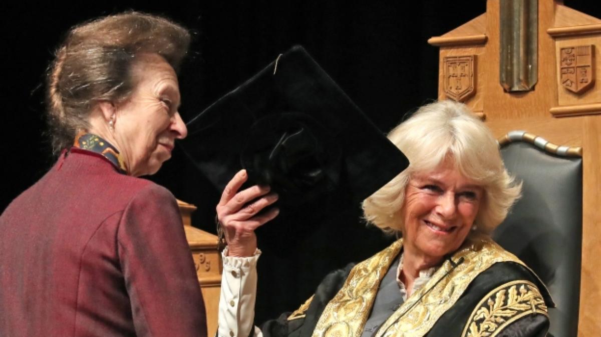 Bei &ouml;ffentlichen Auftritten machen Prinzessin Anne (li.) und K&ouml;nigin Camilla gute Miene zum b&ouml;sen Spiel - hinter den Kulissen sollen die Schw&auml;gerinnen jedoch ganz und gar nicht miteinander auskommen. (Foto)