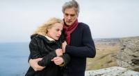 Kommissar Robert Anders (Walter Sittler) hält Elsa Norén (Ida Engvoll) vom Selbstmord ab.