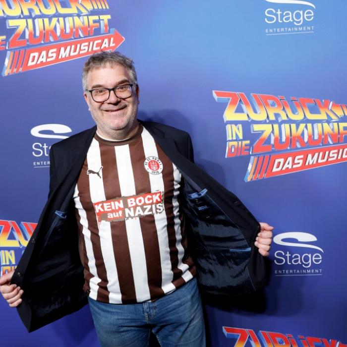 Plötzlich kippt die Stimmung – Moderator Elton kassiert heftige Buhrufe