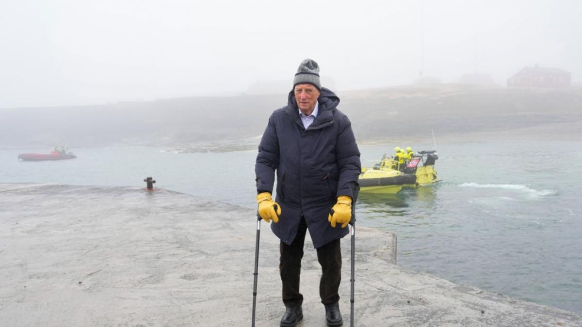 K&ouml;nig Harald besuchte im Juni 2025&nbsp;Bj&oslash;rn&oslash;ya (B&auml;reninsel). (Foto)
