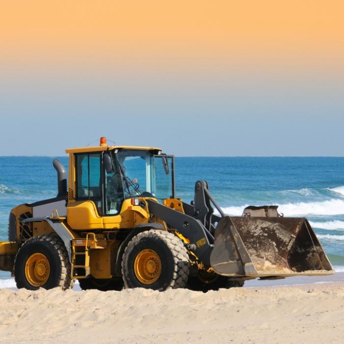 Frau am Strand von Traktor überrollt - TOT!