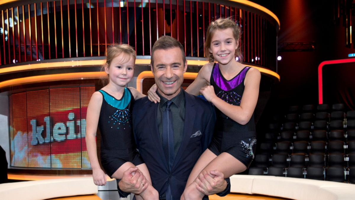 Kai Pflaume mit Greta und Thea. (Foto)
