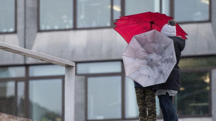 Nach den frühsommerlichen Temperaturen zu Ostern folgt eine Schlechtwetterfront mit Regen und kühlem Wetter (Symbolfoto).