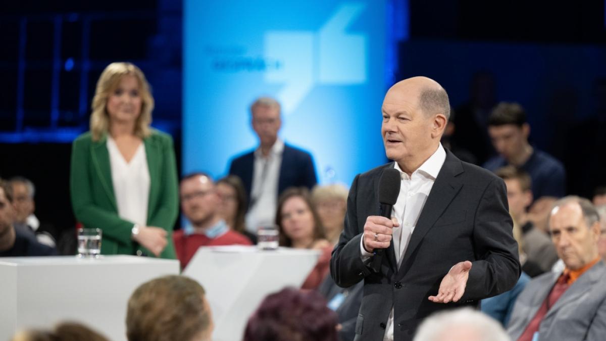 Olaf Scholz beim B&uuml;rgerdialogs "Kanzlergespr&auml;ch" in Dresden (Foto)