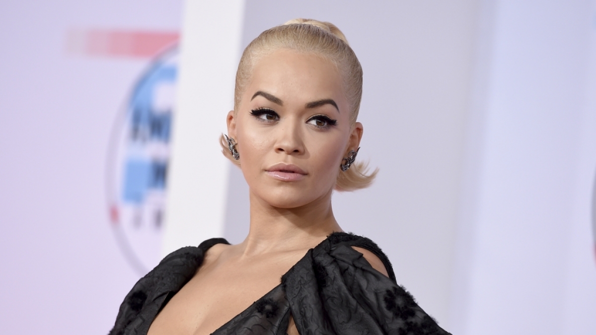 S&auml;ngerin Rita Ora verliert auf Instagram beinahe den Rock. (Foto)