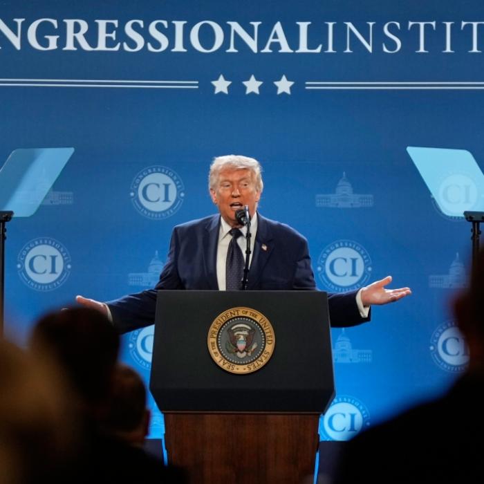 Bomben auf Irans Öl-Insel - Präsident droht schon mit dem nächsten Schritt