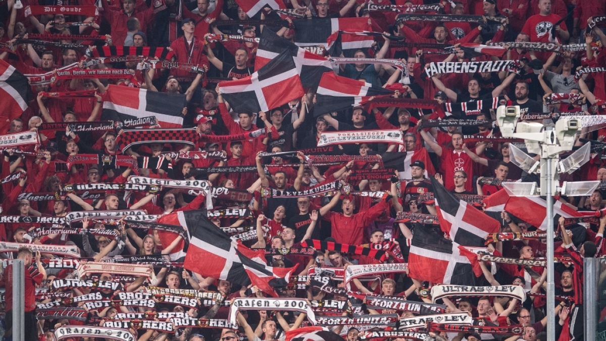 Die Fans von Bayer Leverkusen zeigen volles Engagement f&uuml;r ihren Verein. (Symbolbild) (Foto)