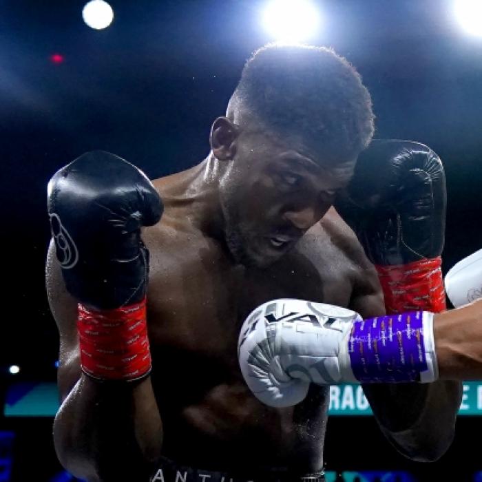 Schon in der zweiten Runde! Joshua knockt Ngannou aus