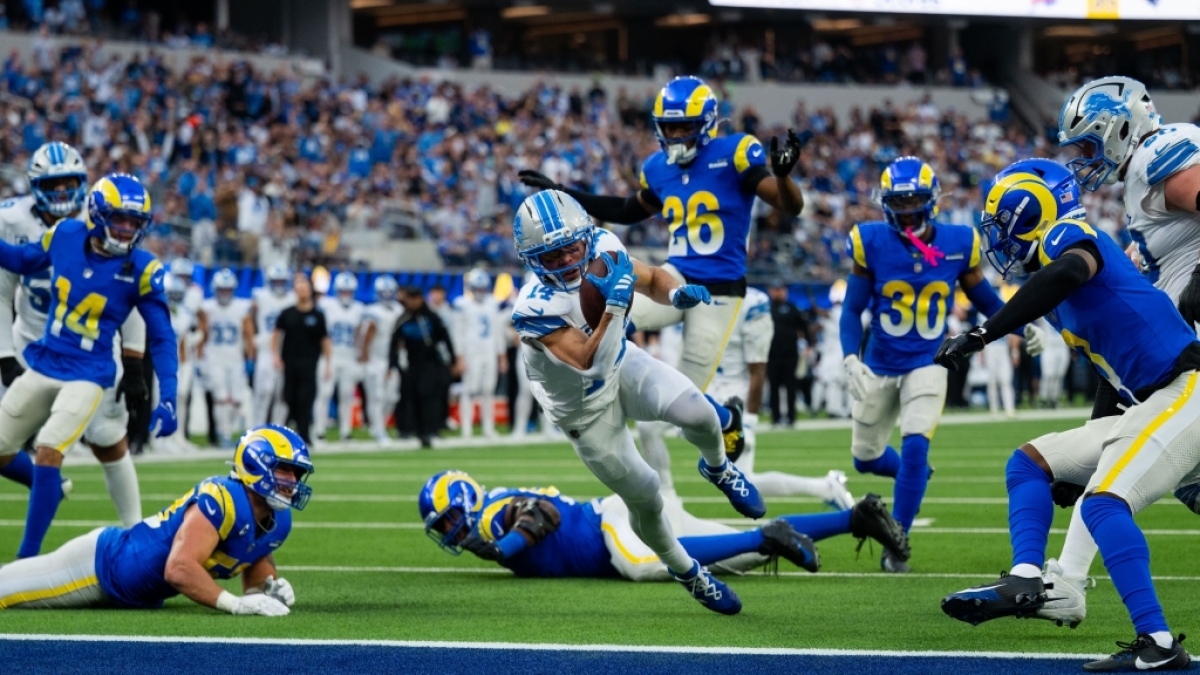 Amon-Ra St. Brown von den Detroit Lions l&auml;uft den Ball in die Endzone gegen die Los ANgeles Rams, am 14.12.2025. (Symbolbild) (Foto)